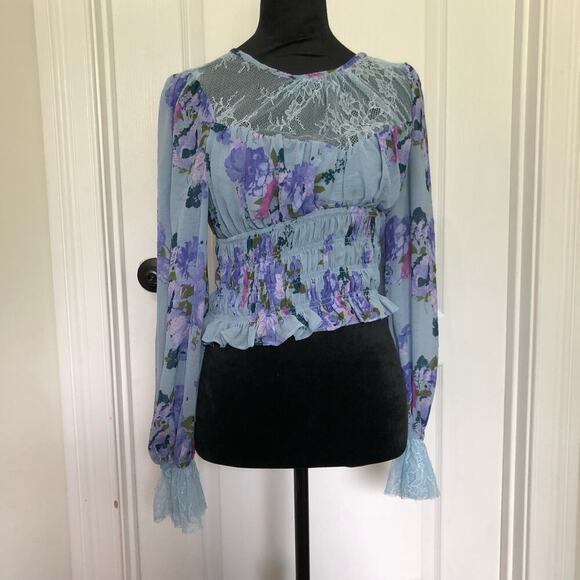 Free People Daphne Blouse in Silver Blue Floral Pattern Blue Size Small NWT - Picture 4 of 10